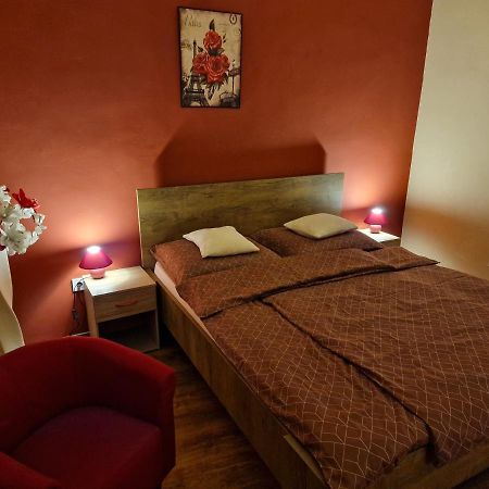 Mátyás Apartman Tata Esterno foto