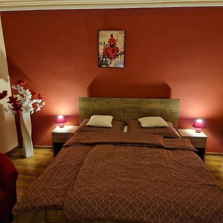 Mátyás Apartman Tata Esterno foto