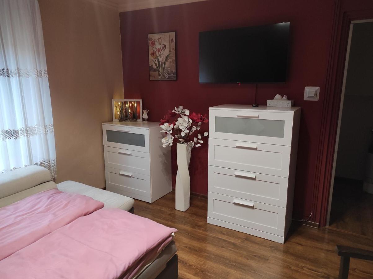 Mátyás Apartman Tata Esterno foto