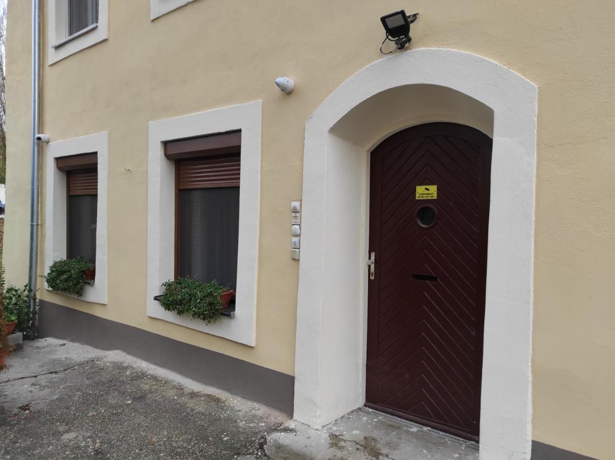 Mátyás Apartman Tata Esterno foto