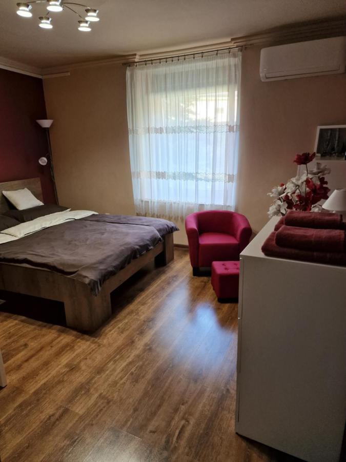 Mátyás Apartman Tata Esterno foto