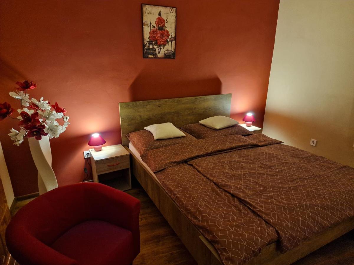 Mátyás Apartman Tata Esterno foto
