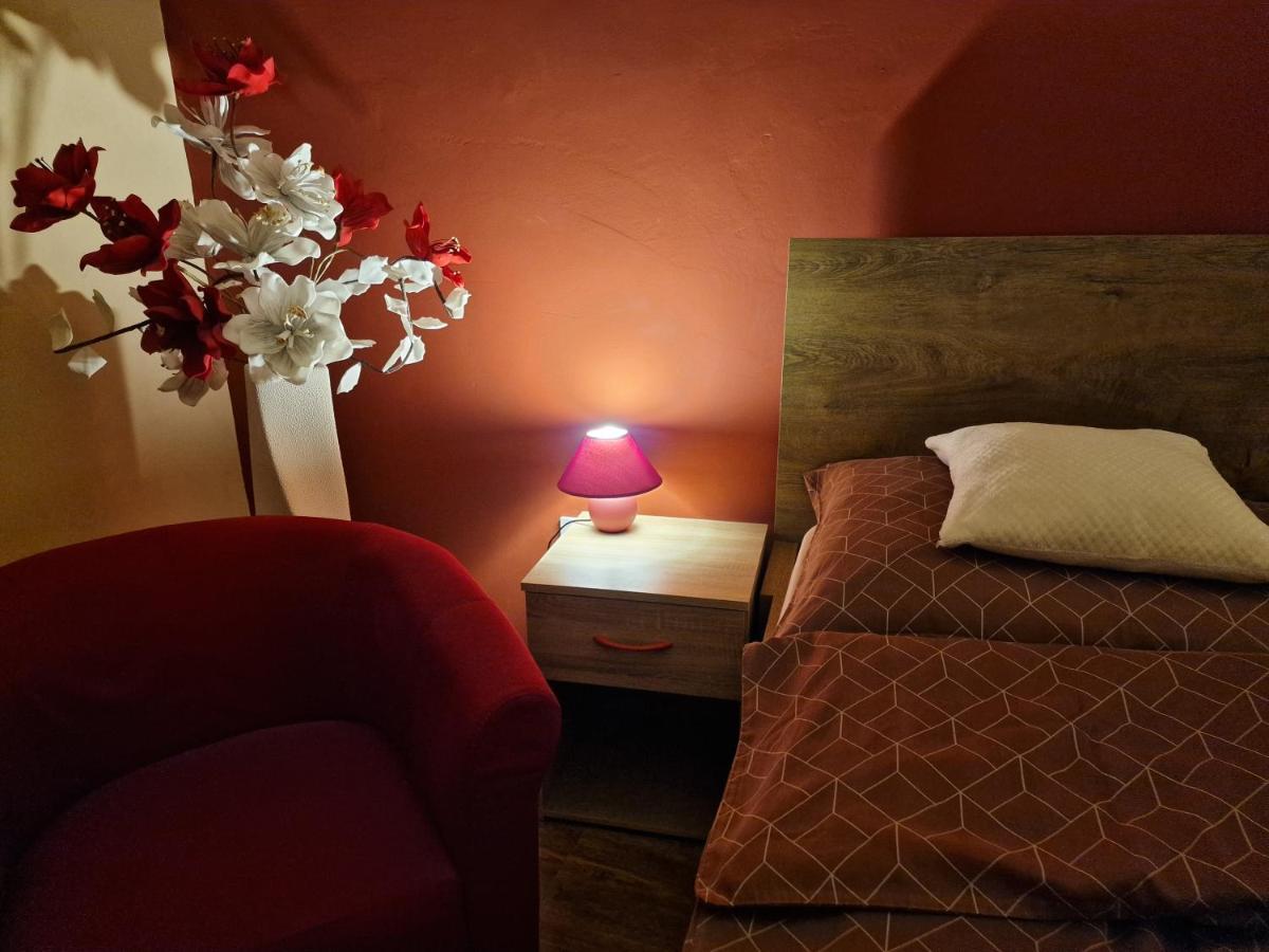 Mátyás Apartman Tata Esterno foto