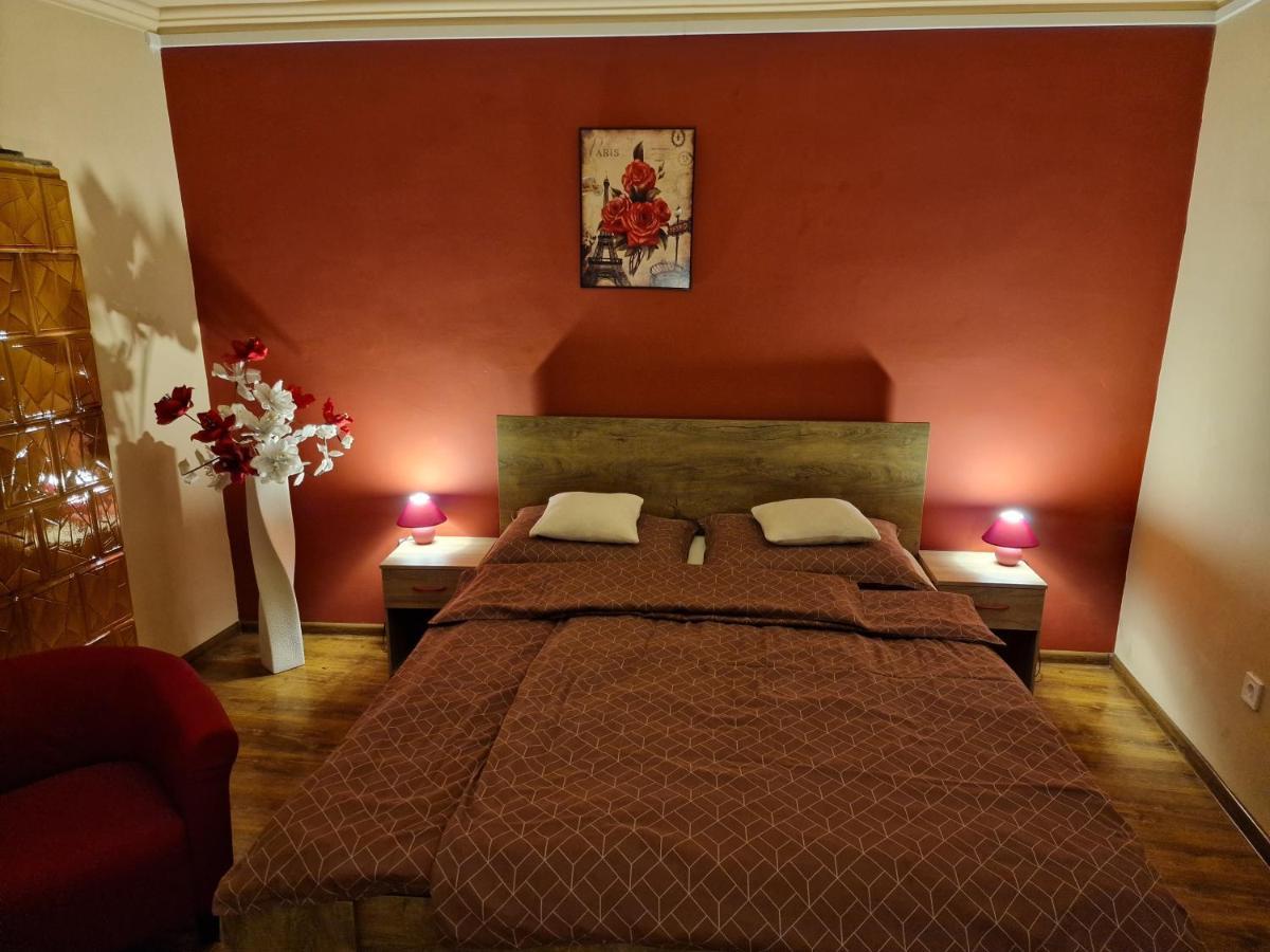 Mátyás Apartman Tata Esterno foto